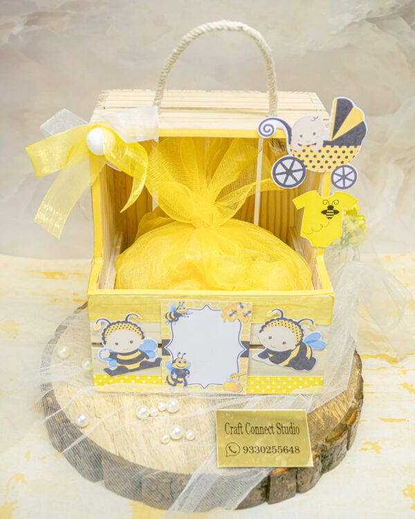 Pinewood Honey Bee Theme Hamper - Image 3