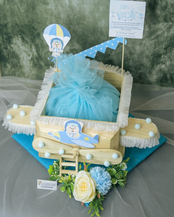 Pinewood Plane Hamper - Image 4