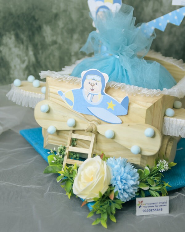 Pinewood Plane Hamper - Image 3